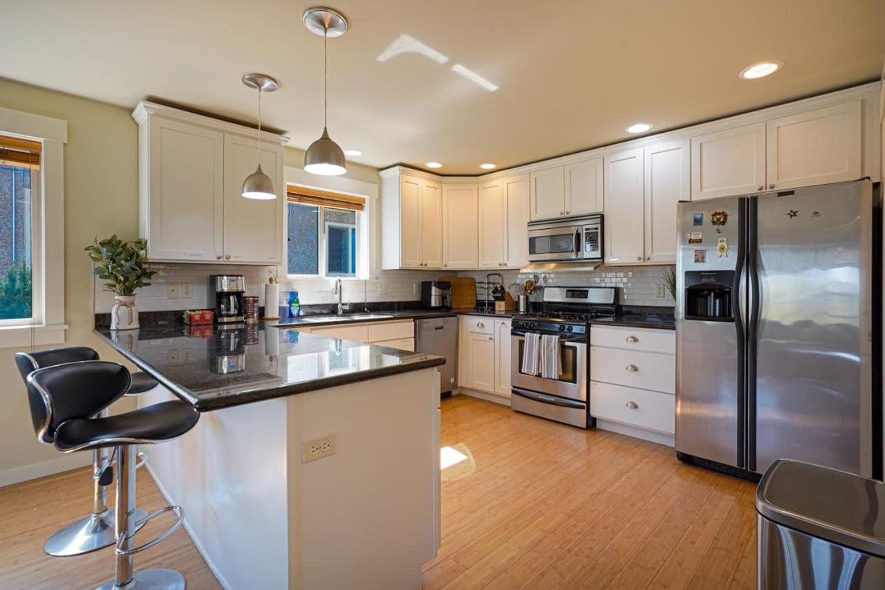 Stylish North Seattle Townhouse- Dual Master Suites Ngoại thất bức ảnh