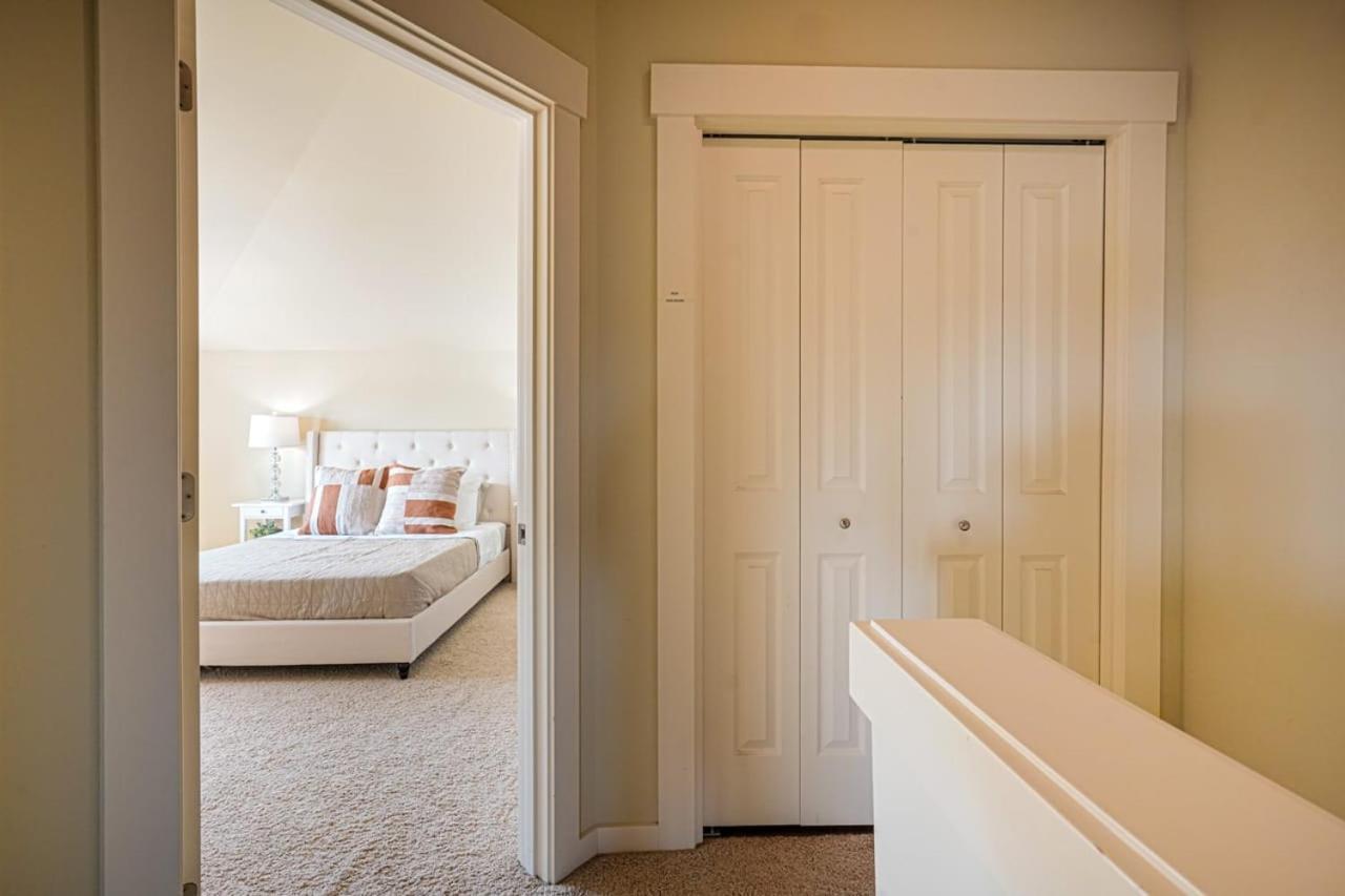 Stylish North Seattle Townhouse- Dual Master Suites Ngoại thất bức ảnh