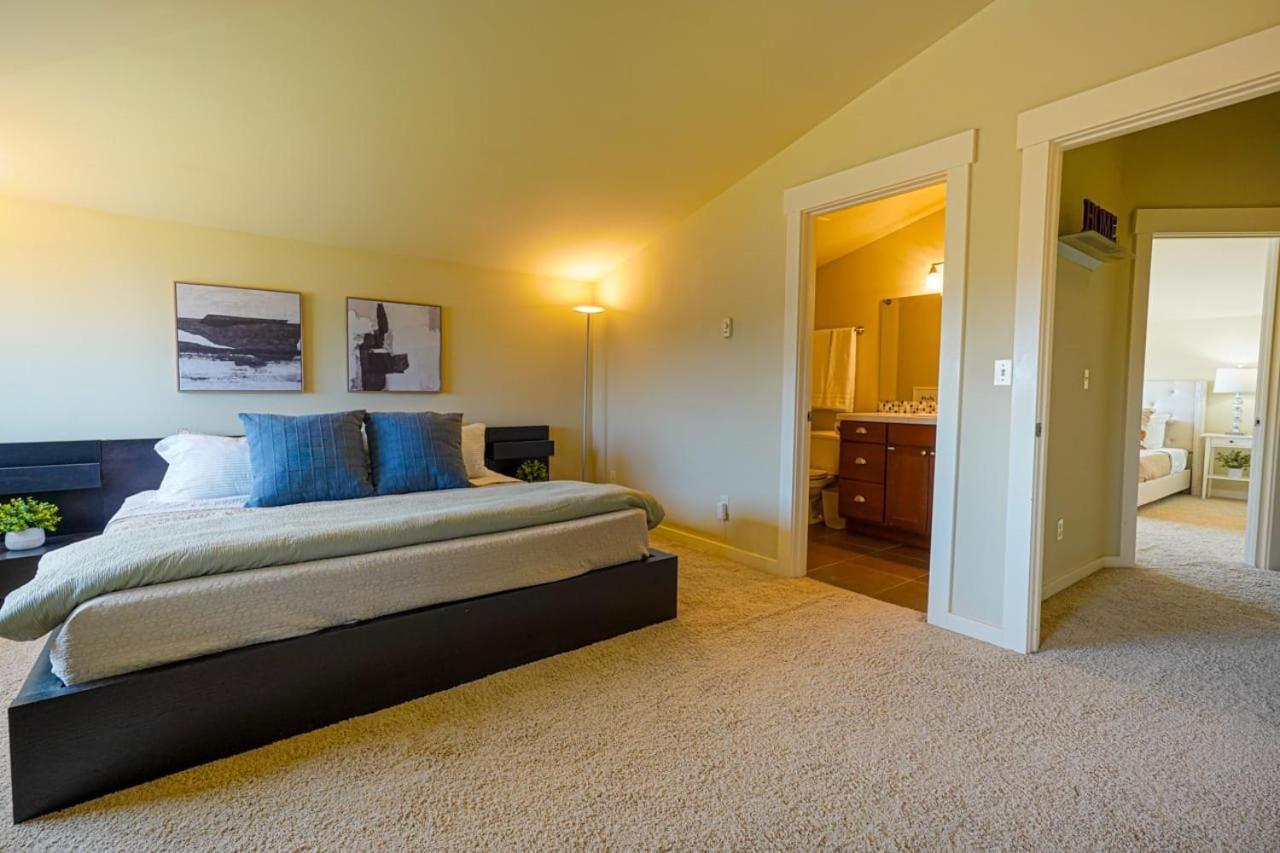 Stylish North Seattle Townhouse- Dual Master Suites Ngoại thất bức ảnh
