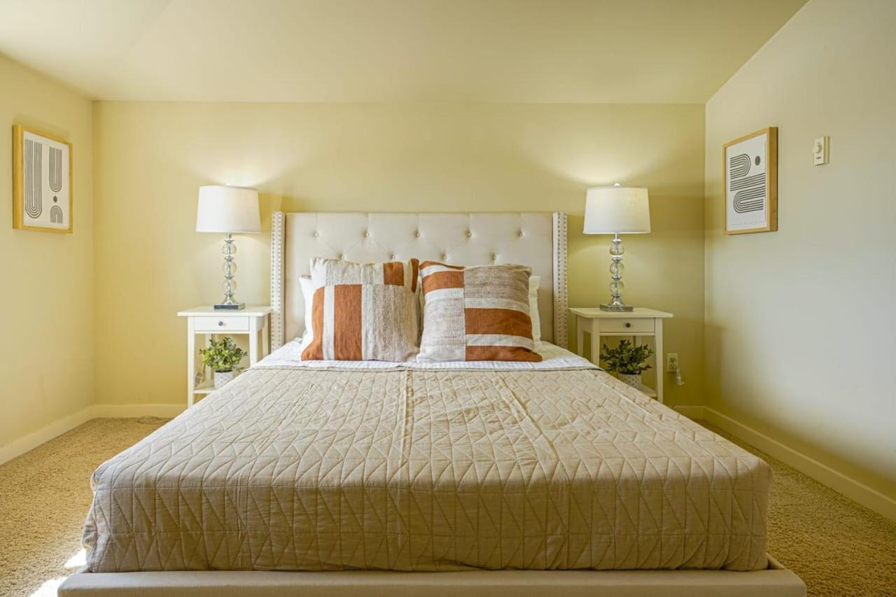 Stylish North Seattle Townhouse- Dual Master Suites Ngoại thất bức ảnh