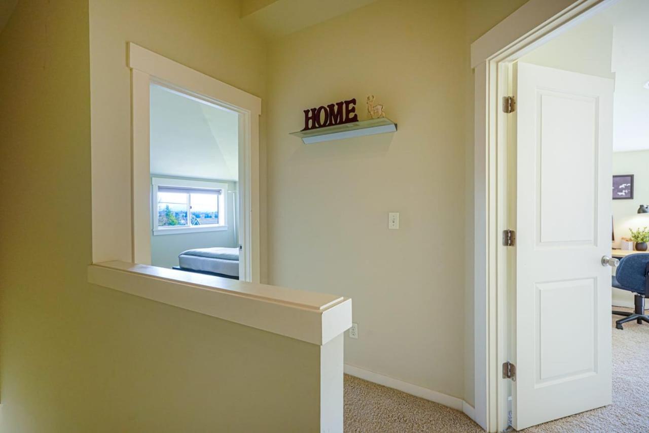 Stylish North Seattle Townhouse- Dual Master Suites Ngoại thất bức ảnh