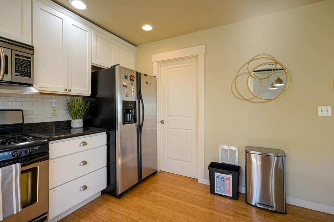 Stylish North Seattle Townhouse- Dual Master Suites Ngoại thất bức ảnh