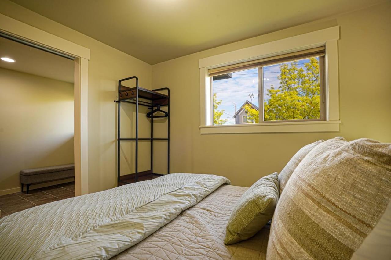 Stylish North Seattle Townhouse- Dual Master Suites Ngoại thất bức ảnh