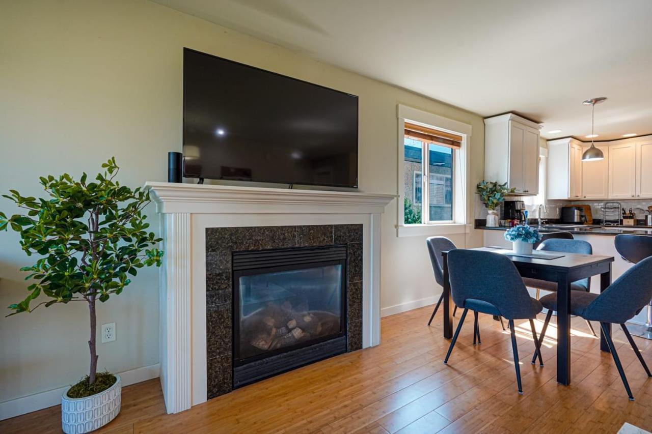 Stylish North Seattle Townhouse- Dual Master Suites Ngoại thất bức ảnh