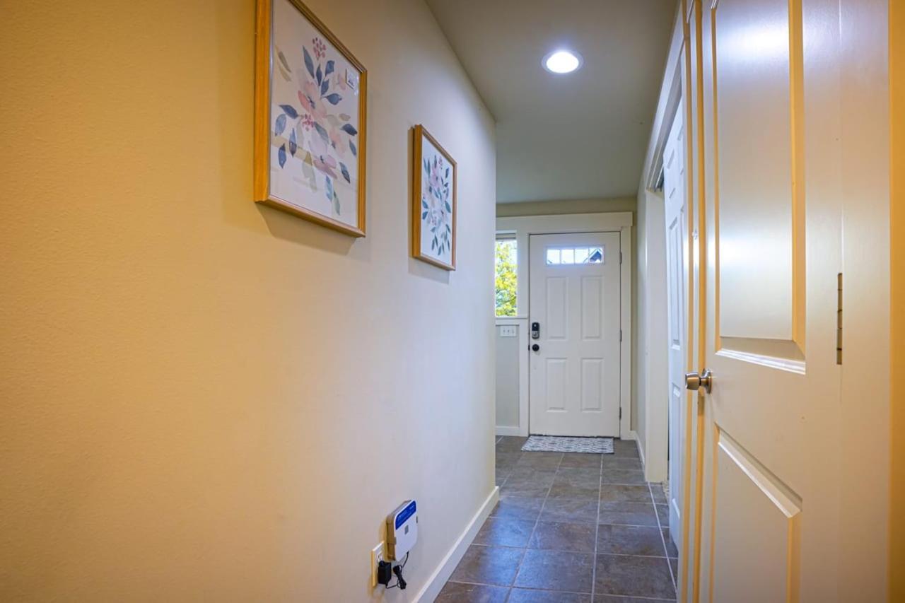 Stylish North Seattle Townhouse- Dual Master Suites Ngoại thất bức ảnh